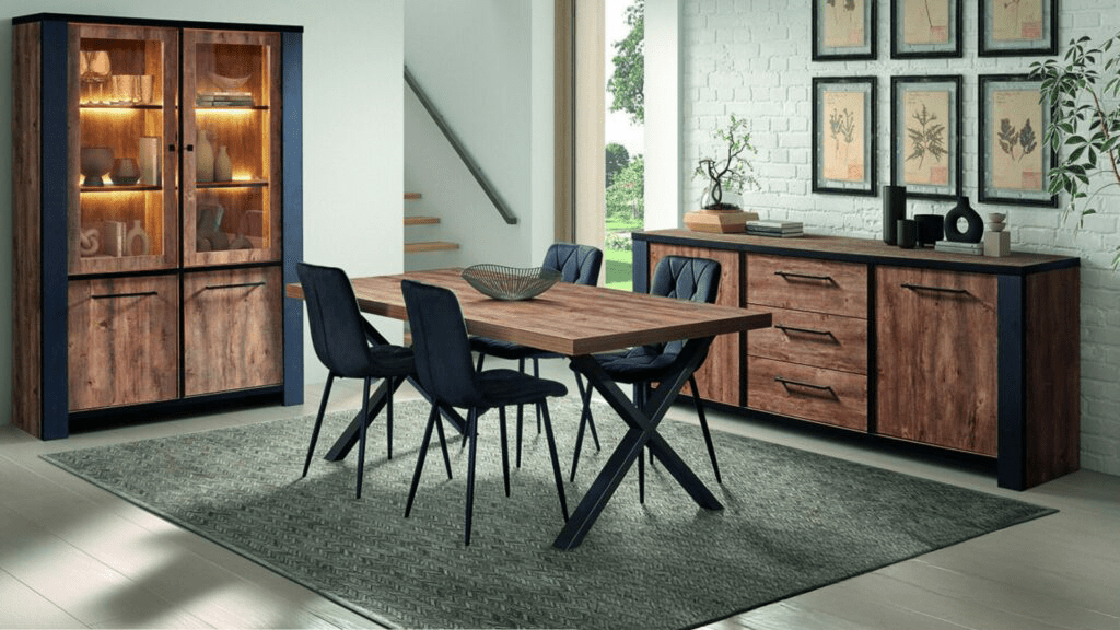 La salle à manger Fanuel allie l’authenticité du bois foncé et la modernité du métal noir pour un style industriel tendance. L’ensemble comprend une table rectangulaire robuste avec pieds croisés en métal, un buffet spacieux. Ses chaises élégantes et rembourrées assurent un confort optimal. Parfaite pour un intérieur moderne et chaleureux.